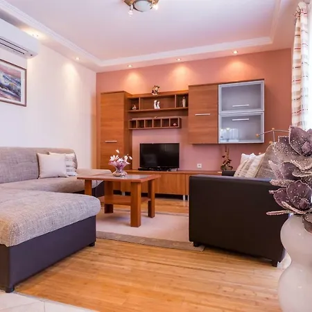 Smilja * مالينسكا